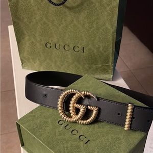 SLIGHTLY USED LADIES AUTHENTIC GUCCI LEATHER BELT W/RECEIPT W/TWO EXTRA HOLES